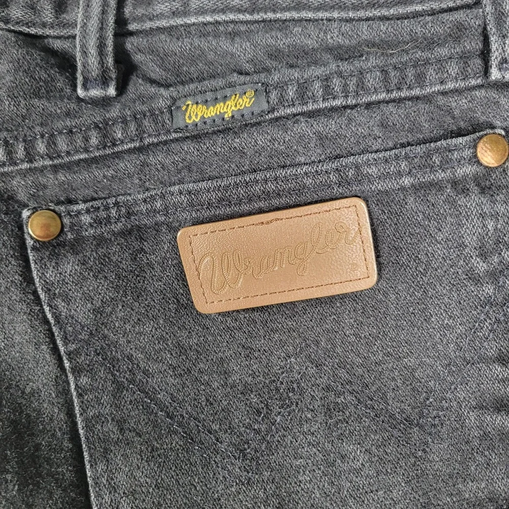 Wrangler Jeans Mens 43x31 (fits 42x32) Black Straight Leg Faded Denim‎ 13MWZWK